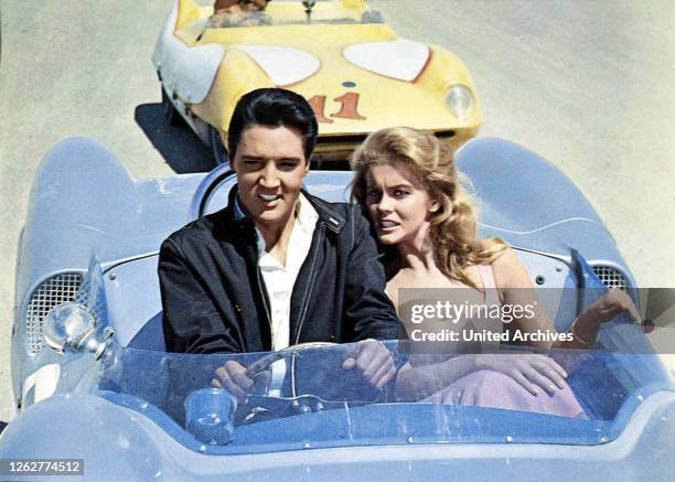 Kino. Tolle Naechte In Las Vegas, 1960er, 1960s, Autorennen, Film, Paar, Viva Las Vegas, car racing, couple, racing car, roadster, sports car,...