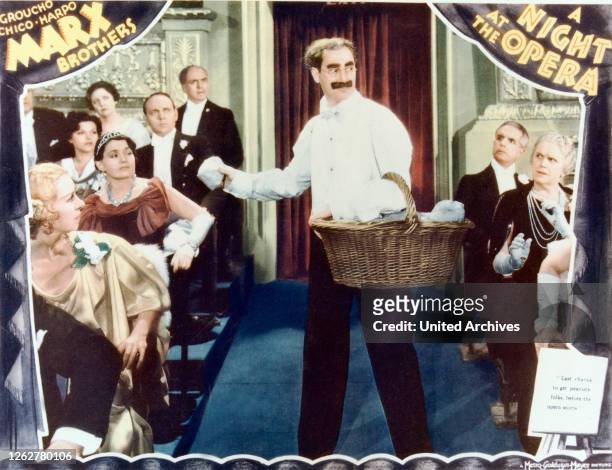 Kino. A Night at the Opera, USA aka: Die Marx Brothers in der Oper, aka: Skandal in der Oper, Regie: Sam Wood, Darsteller: Groucho Marx.