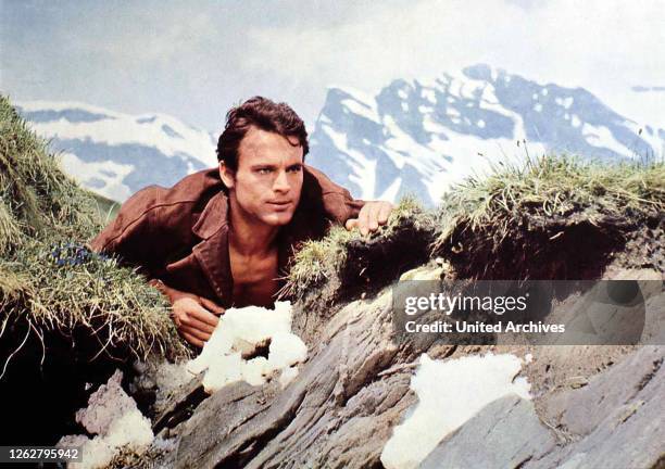 Kino. Ruf der Wälder aka. Il magnifico emigrante, Österreich, 1965 Regie: Franz Antel Darsteller: Hans-Jürgen Bäumler, Terence Hill, Gerhard Riedmann.