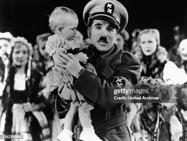 Kino. Der große Diktator, USA Regie: Charles Chaplin, CHARLES CHAPLIN, Stichwort: Uniform.