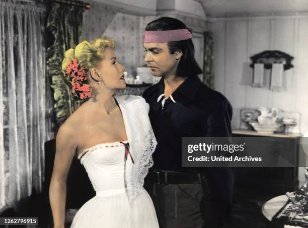 87 Janis Carter Photos & High Res Pictures - Getty Images