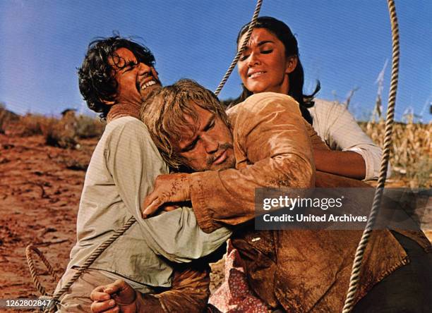 Rafael Campos, Marlon Brando and Anjanette Comer in 'The Appaloosa' , directed by Sidney J. Furie, 1966. Kino. Südwest nach Sonora, USA Regie: Sidney...