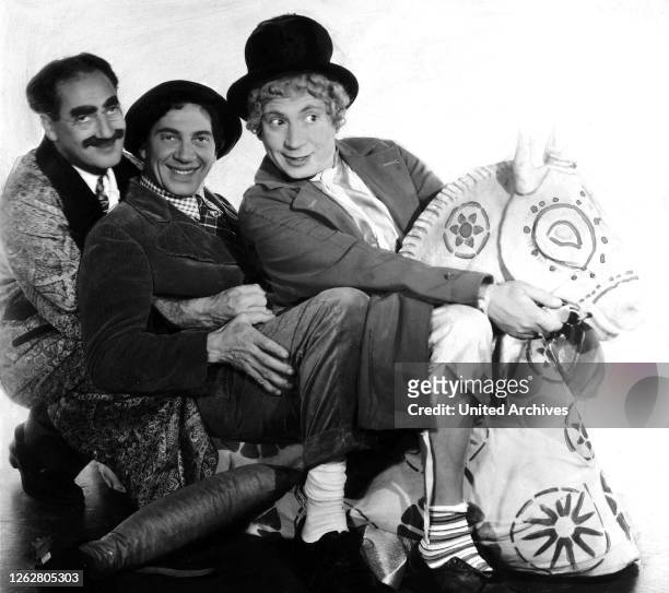 Ein Tag beim Rennen, USA, 1937 s/w, Regie: Sam Wood, GROUCHO MARX, CHICO MARX, HARPO MARX, Key: Pferd, Reiter.