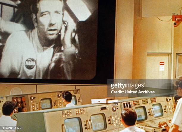 Verschollen im Weltraum, USA Regie: John Sturges, Szenenfoto in der Kontrollzentrale.