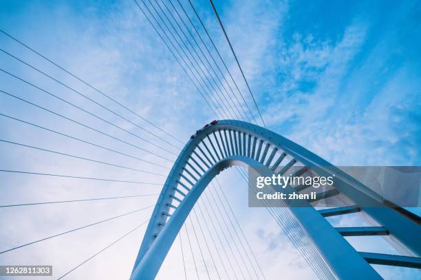 close-up of bridge structure - hangbrug stockfoto's en -beelden
