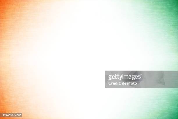 grunge vektor tricolor hintergrund mit einem off weißen zentrum und orange oder safran und grüne farbe an den ecken - indische flagge stock-grafiken, -clipart, -cartoons und -symbole