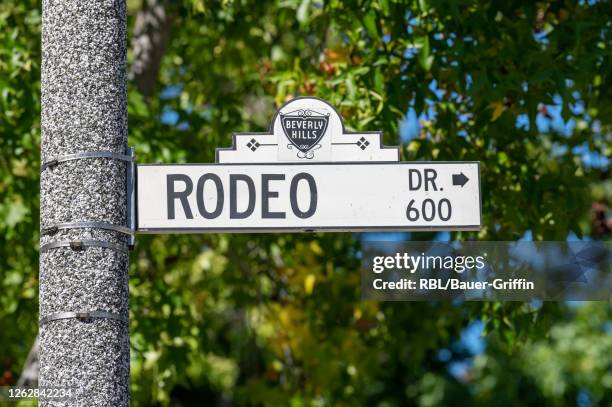 Iconic Rodeo Drive Sign Rodeo Drive Sign Photos and Premium High Res Pictures - Getty Images