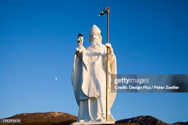 statue of st. patrick - county mayo imagens e fotografias de stock