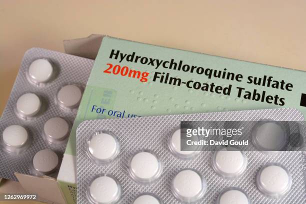 a box of hydroxychloroquine sulfate tablets. a possible treatment for coronavirus. - chloroquine 個照片及圖片檔