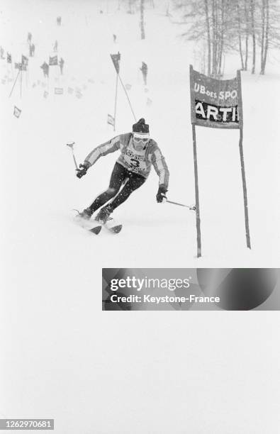 Jean-Claude Killy pendant la descente du slalom géant du 'Critérium de la neige', en France le 14 décembre 1966.