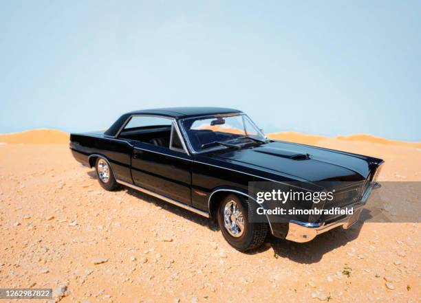 model pontiac gto in the desert - 20th century model car stock pictures, royalty-free photos & images