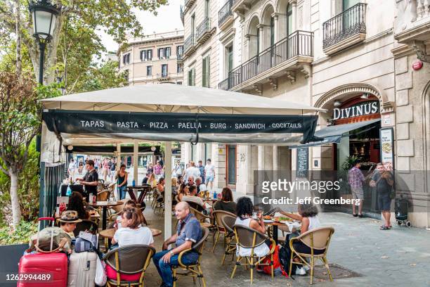 Spain, Barcelona, Passeig de Gracia, shopping district, Divinus, tapas bar outdoor tables.