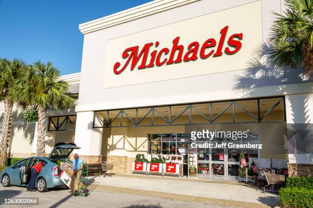 52 Michaels Craft Store Stock Photos, High-Res Pictures, and Images - Getty  Images