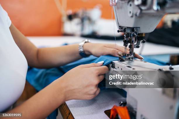 travailleurs de l’industrie textile - couturiers photos et images de collection