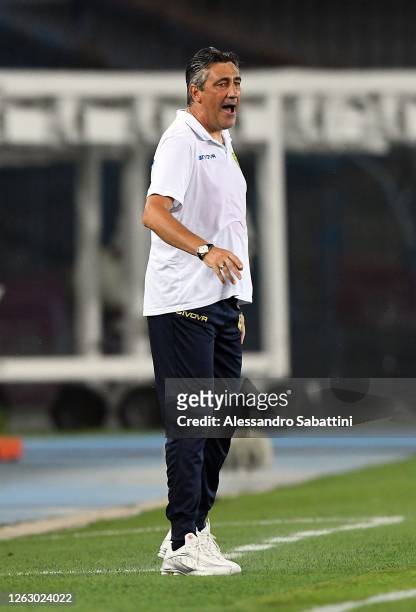 Alfredo Aglietti, head coach of Chievo Verona, reacts during the serie B match between Chievo Verona and Pescara Calcio at Stadio Marcantonio...