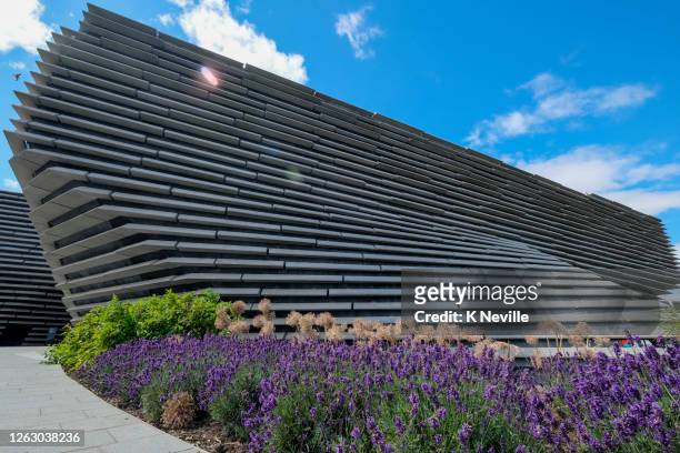 exterior de la galería de arte moderno v&a dundee en escocia - victoria and albert museum fotografías e imágenes de stock