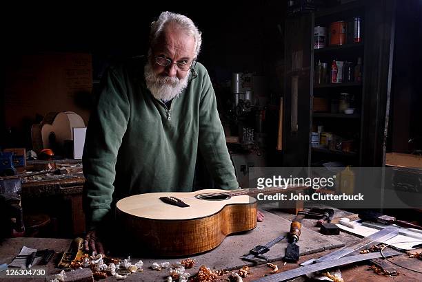 the guitar maker with finished guitar - instrumentenmaker stockfoto's en -beelden