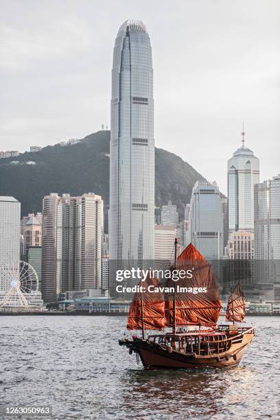 traditional junk boat at victoria harbour in hong kong - hong kong junk boat stock pictures, royalty-free photos & images