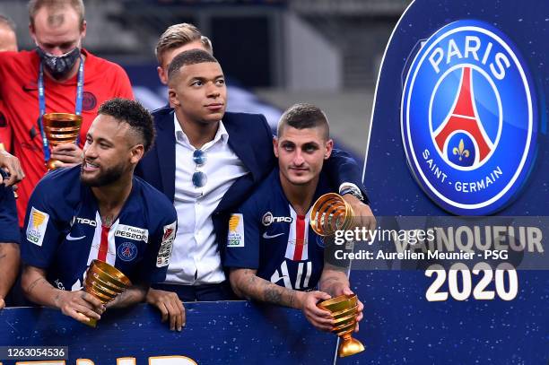 Neymar Jr, Kylian Mbappe and Marco Verratti Paris Saint-Germain raise the Trophy after winning the French League Cup final match against Olympique...