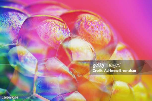 magic rainbow bubbles - reazione chimica foto e immagini stock