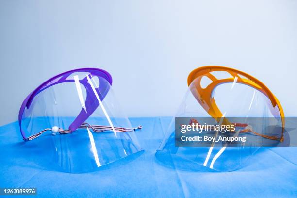 twin plastic protective face shield preparing for use in operating room in hospital. - mono blanco traje protector fotografías e imágenes de stock