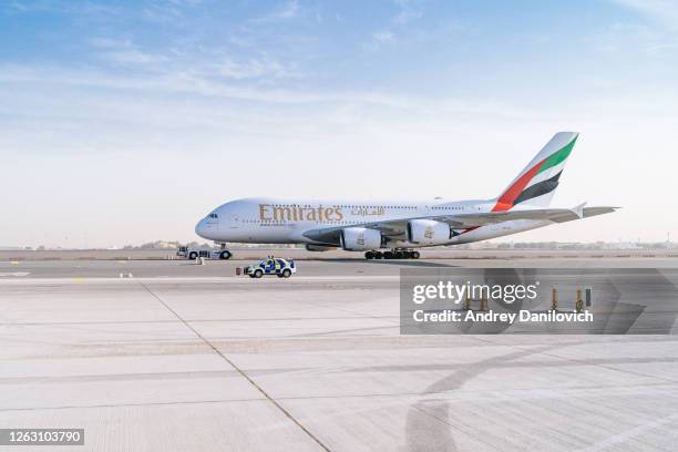 airbus a380 aircraft of emirates air company in dubai dxb airport. - airbus a380 stock pictures, royalty-free photos & images