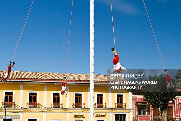 danza de los voladores de papantla - danza de los voladores stockfoto's en -beelden