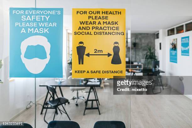 social distancing and coronavirus prevention message at bank - osha placard stock pictures, royalty-free photos & images
