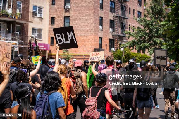 Random Crowd Signs 1,395 Crowd Carrying Protest Signs Stock Photos, High-Res Pictures, and ...