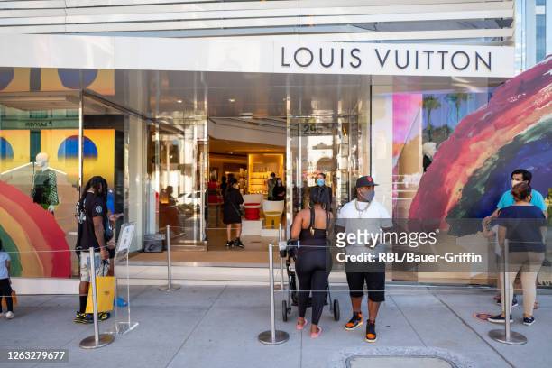 514 Louis Vuitton Store Beverly Hills Stock Photos, High-Res Pictures, and  Images - Getty Images