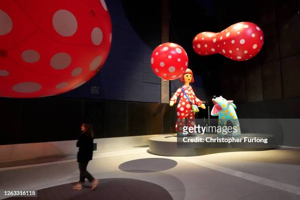 Yayoi Kusama Photos and Premium High Res Pictures - Getty Images