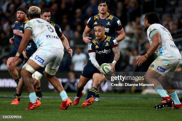 Aaron Smith of the Highlanders in action during the round 8 Super Rugby Aotearoa match between the Highlanders and the Blues at Forsyth Barr Stadium...