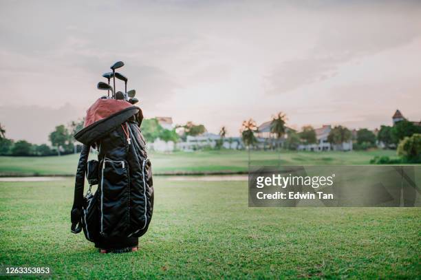 golf bag in the golf course - golf bag stock pictures, royalty-free photos & images