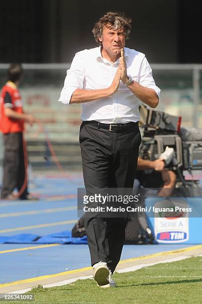 Alberto Malesani head coach of CFC Genoa looks on during the Serie A match between AC Chievo Verona and Genoa CFC at Stadio Marc'Antonio Bentegodi on...