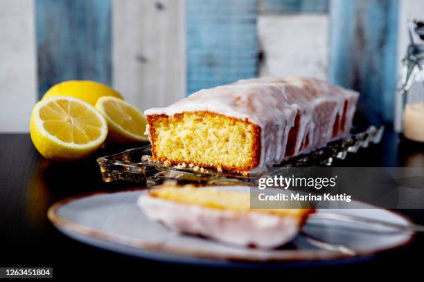 zitronenkuchen - lemon cake stock pictures, royalty-free photos & images