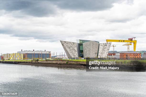 view across the river lagan towards the titanic quarter - belfast dock stock pictures, royalty-free photos & images