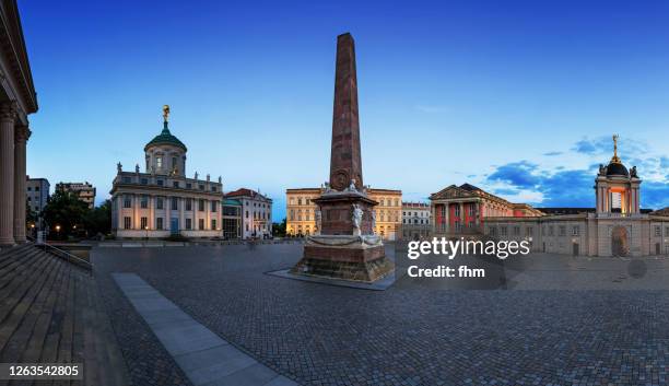 potsdam alter markt (old market square) at blue hour (brandenburg/ germany) - potsdam brandenburg stock-fotos und bilder