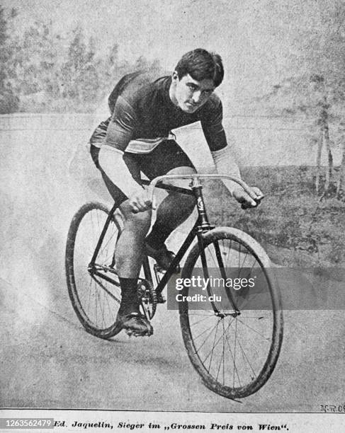 illustrazioni stock, clip art, cartoni animati e icone di tendenza di il ciclista ed. jaquelin guida la sua bicicletta su una pista - ciclista