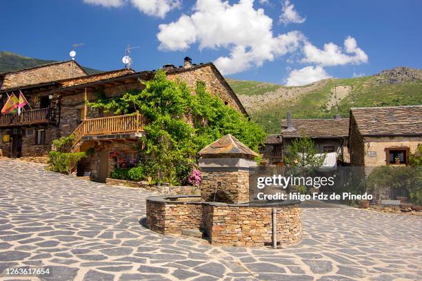 valverde de los arroyos, guadalajara, spain. - provincia de guadalajara fotografías e imágenes de stock