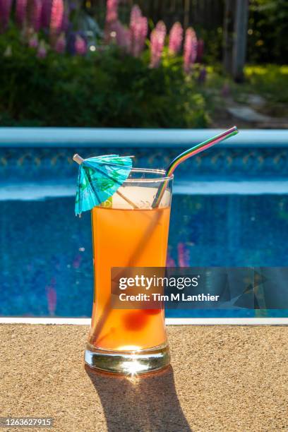 summer drink by the pool - poolside cocktail party bildbanksfoton och bilder
