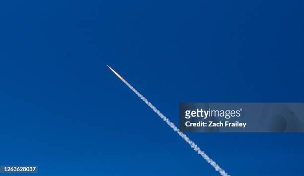 minotaur rocket launch from nasa wallops island - festa per il lancio pubblicitario foto e immagini stock