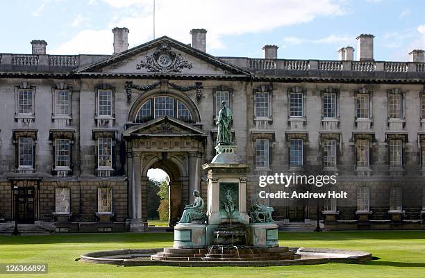 an external view of king's college, cambridge. king's college is a constituent college of the university of cambridge. formally the king's college of our lady and st. nicholas, it is often referred to as king's within the university. king's was fou - fou stock pictures, royalty-free photos & images