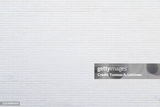 white new brick wall viewed from the front. - parede de tijolo imagens e fotografias de stock