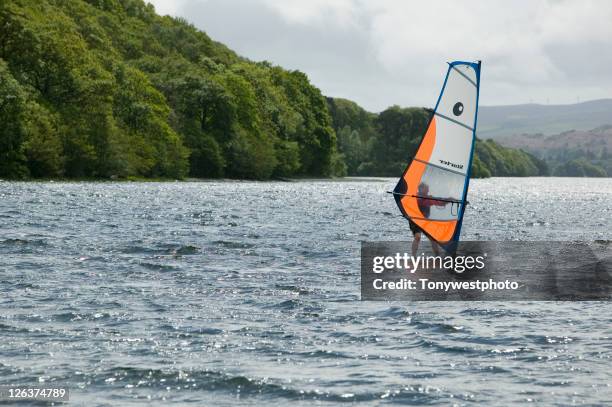 windsurfer on coniston water in the lake district - see coniston water stock-fotos und bilder