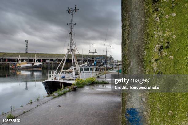 fleetwood commercial harbour, lancashire uk - fleetwood stock-fotos und bilder