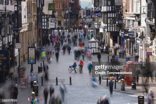 caucasian couple (25 years and 40 years old) cycling in chester, uk - cheshire stock-fotos und bilder