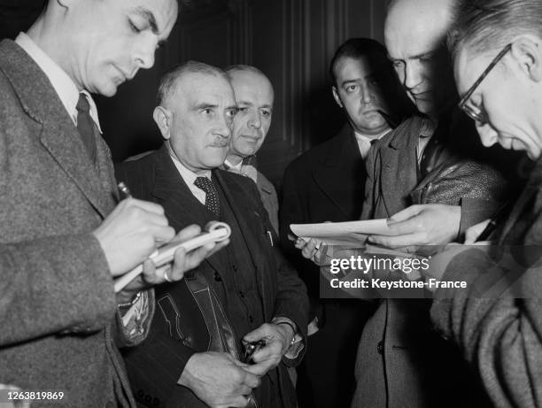 Martial Brousse et Henri Canonge, Président et Directeur administratif de la Confédération Générale de l'Agriculture répondant aux journalistes à...