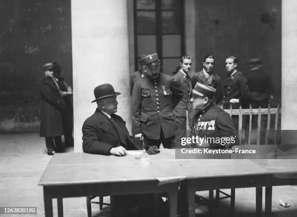 Le colonel Jules Piollet venant témoigner au procès des Oustachis impliqués dans l'assassinat du roi Alexandre Ier de Yougoslavie, à Aix-en-Provence,...