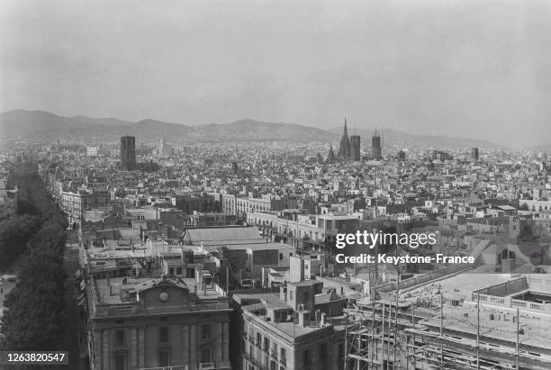 Vue générale de la vieille ville de Barcelone en 1936 en Espagne.