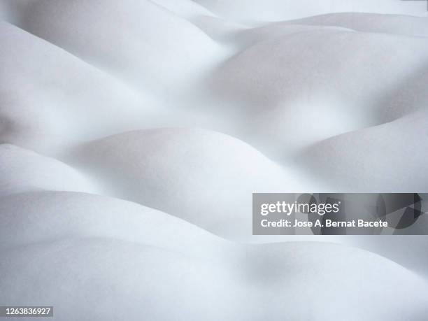 background, full frame of snow covered ground with wavy forms produced by the wind. - softness ストックフォトと画像